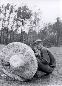 1993 metais surengtas pirmasis tarptautinis skulptros simpoziumas. (Algirdo Tarvydo fotografija)